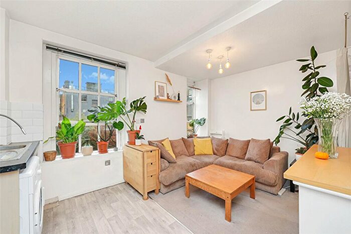 2 Bedroom Apartment To Rent In Ainsley Street, Bethnal Green, E2