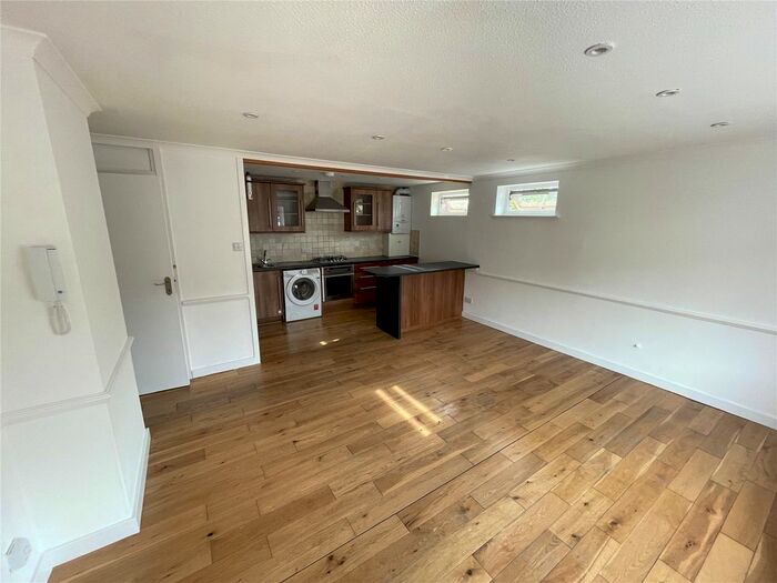 1 Bedroom Flat To Rent In Oakleigh Road North, London, N20