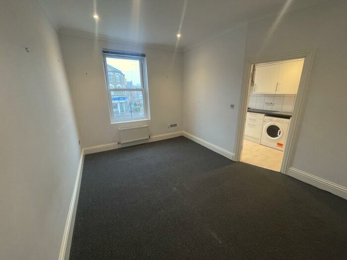 1 Bedroom Apartment To Rent In High Road, London, N12