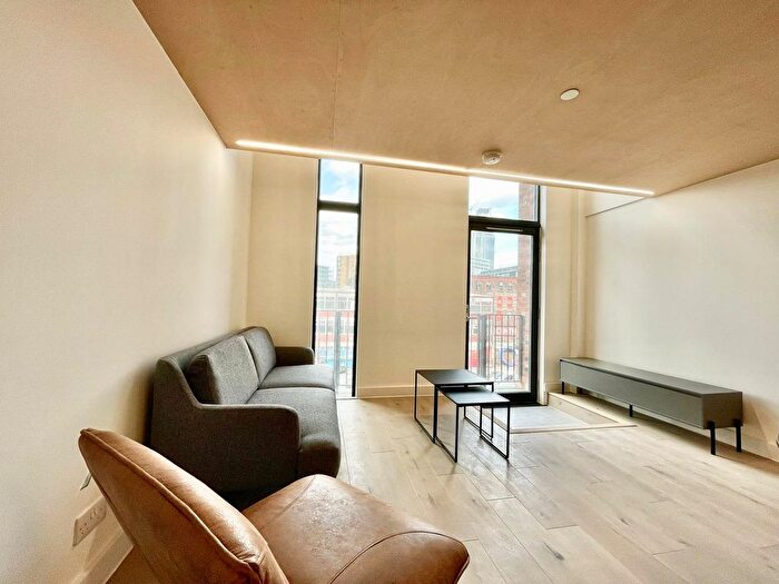 2 Bedroom Flat To Rent In Spinners Way, Manchester, M15