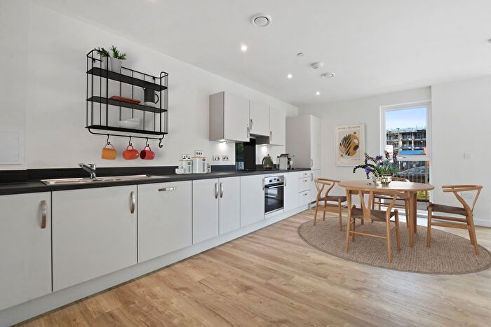 3 Bedroom Flat For Sale In Albert Road, Barnet, EN4