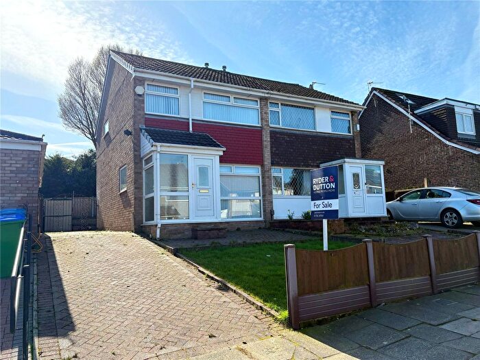 3 Bedroom Semi-Detached House For Sale In Severn Road, Heywood, Greater Manchester, OL10