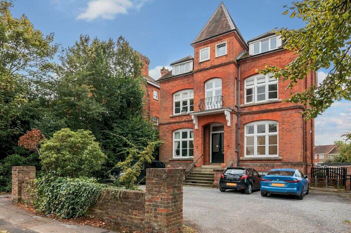 1 Bedroom Apartment To Rent In Osborne Road, Windsor, SL4