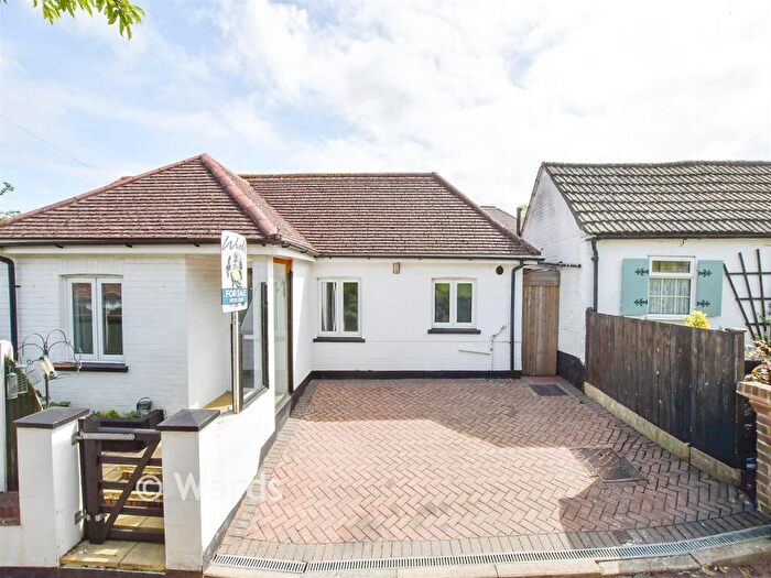 2 Bedroom Detached Bungalow For Sale In Brickfields, West Malling, Kent, ME19