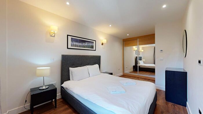 2 Bedroom Flat To Rent In Back Church Lane, Twyne House Apartments, London, E1