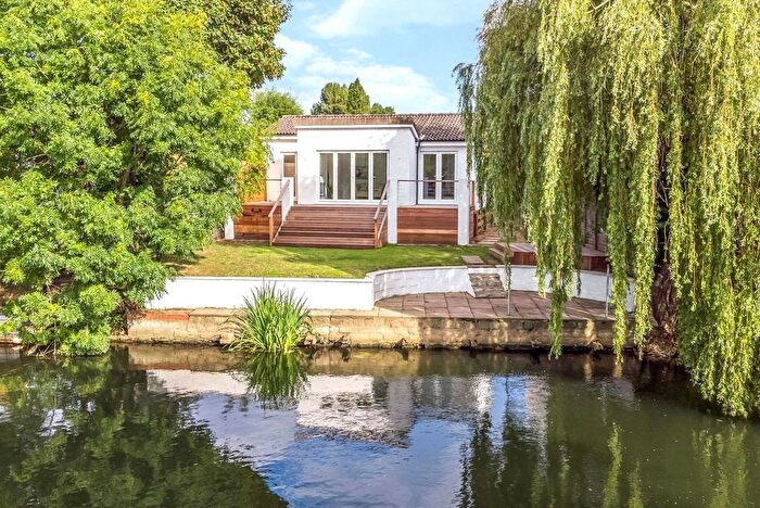 3 Bedroom Bungalow To Rent In Wheatleys Eyot, Sunbury-On-Thames, TW16