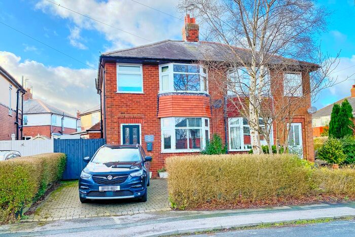 3 Bedroom Semi-Detached House To Rent In Harlow Park Road, Harrogate, HG2