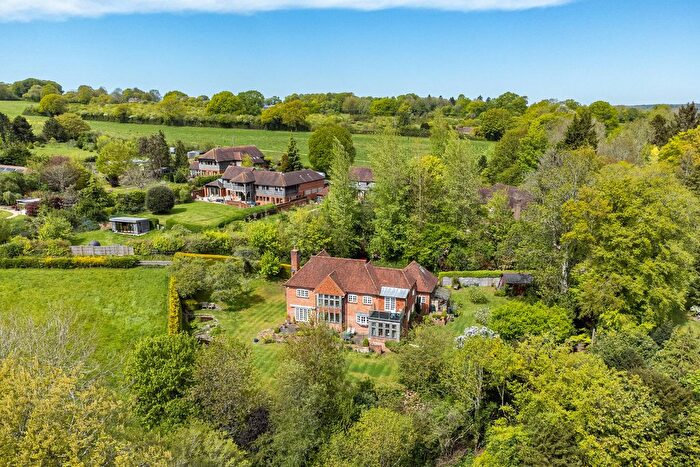 5 Bedroom Detached House For Sale In Wellhouse Road, Alton, GU34