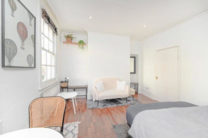 2 Bedroom Flat To Rent In Parkway, London, NW1