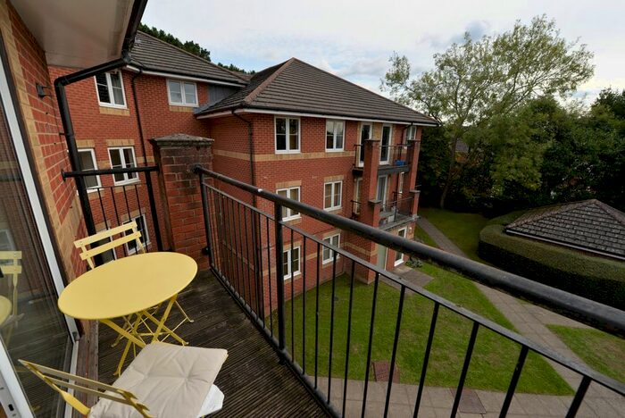 2 Bedroom Flat To Rent In Archers Road, Southampton, SO15