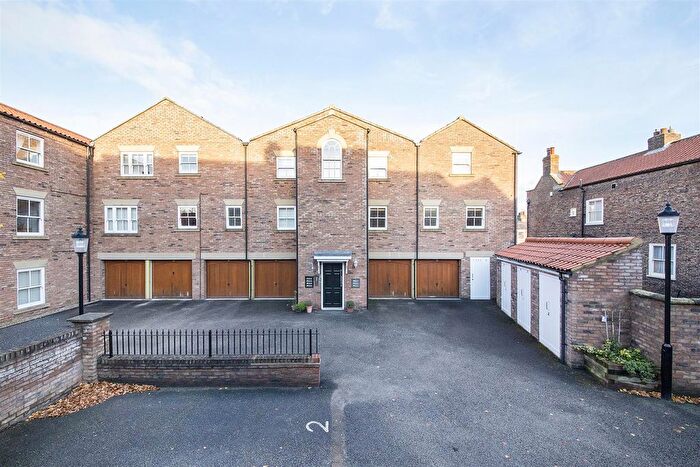 2 Bedroom Flat To Rent In Wilkinsons Court, Easingwold, York, YO61