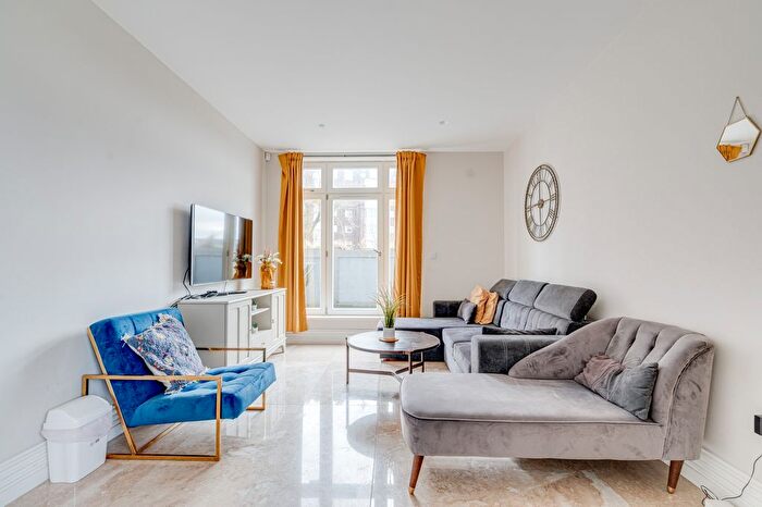 2 Bedroom Flat To Rent In Brampton Grove, Hendon, London, NW4