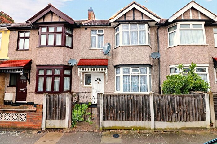 3 Bedroom Terraced House For Sale In Arthur Road, Romford, RM6