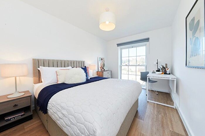 1 Bedroom Apartment To Rent In East Street, Farnham, Surrey, GU9