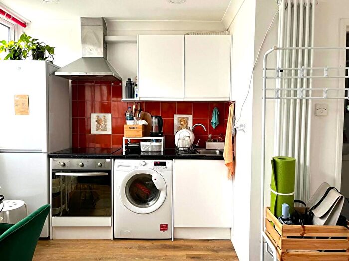 Flat To Rent In Tresham Crescent, London, NW8