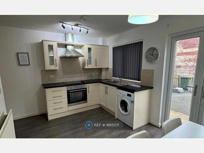 4 Bedroom Semi-Detached House To Rent In Stanza Court, Liverpool, L5