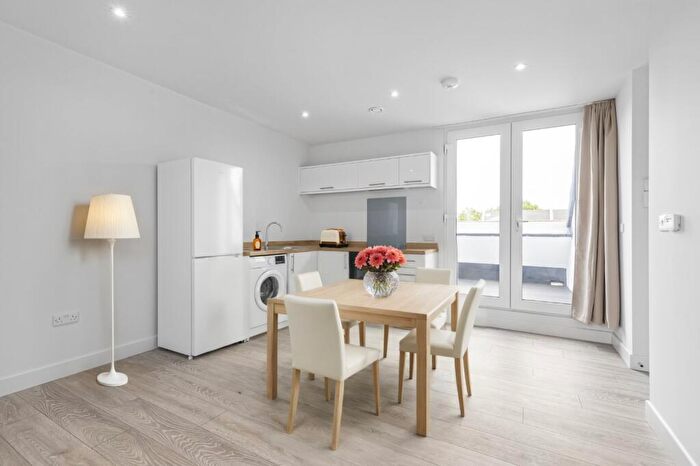 1 Bedroom Flat For Sale In Blakes Road, London, SE15