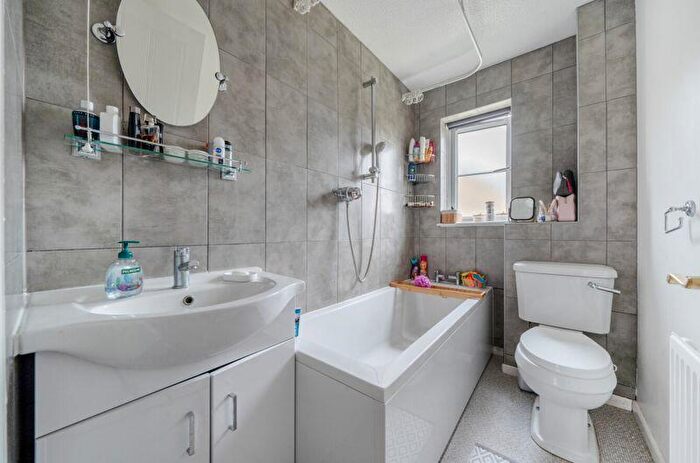 2 Bedroom End Of Terrace House For Sale In Avocet Way, Bicester, OX26