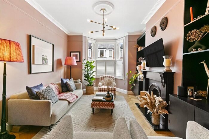 5 Bedroom Terraced House For Sale In Hydethorpe Road, London, SW12