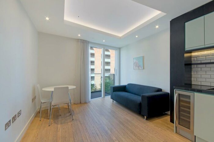 1 Bedroom Apartment To Rent In Park Vista Tower, Cobblestone Square, E1W
