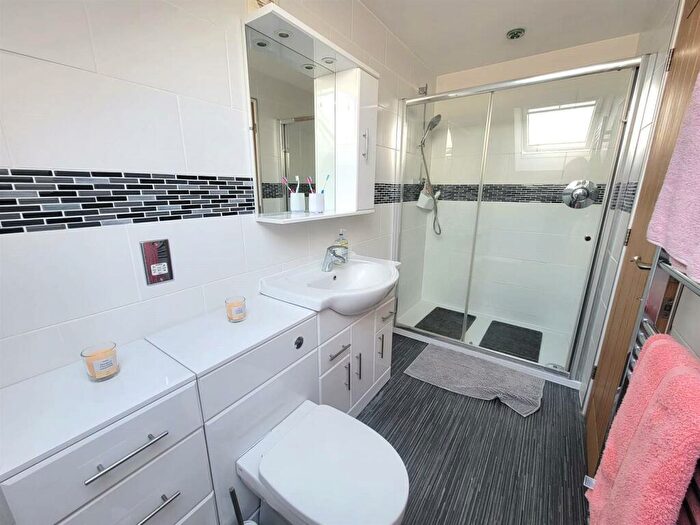 2 Bedroom House For Sale In Draycott Avenue, Hornsea, HU18