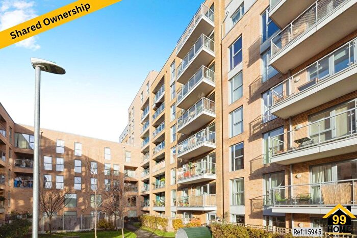 3 Bedroom Flat For Sale In Farlow House, London, SW9