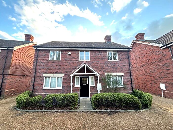 4 Bedroom Detached House To Rent In Watersfield Road, Crawley, RH10