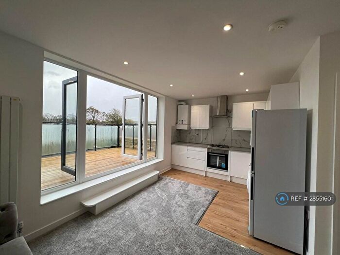 4 Bedroom Flat To Rent In Peckham, London, SE15