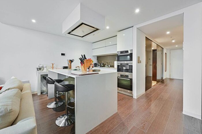 3 Bedroom Flat To Rent In Strand, The Strand, London, WC2R
