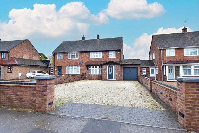 3 Bedroom Semi-Detached House For Sale In Toms Lane, Bedmond, WD5