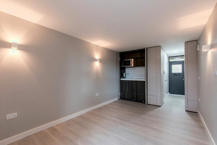 Studio To Rent In Russell Road, London, N13