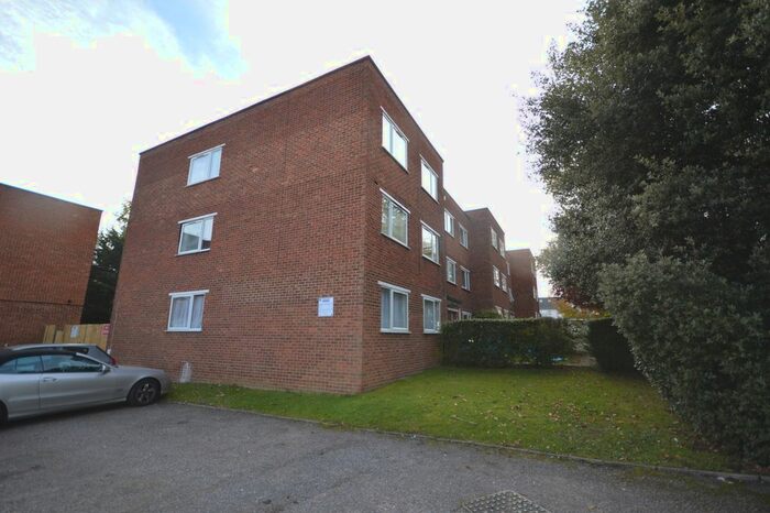 2 Bedroom Flat To Rent In Crown Walk, Wembley, HA9