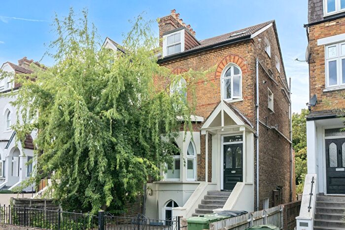2 Bedroom Flat For Sale In Martell Road, West Dulwich, London, SE21