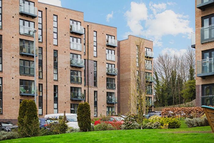 2 Bedroom Flat For Sale In Dorchester Avenue, Kelvindale, G12