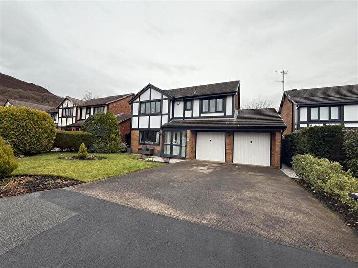 4 Bedroom Detached House For Sale In Swallow Close, Carrbrook, Stalybridge, SK15