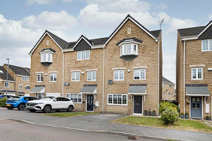4 Bedroom Town House For Sale In Tithefields, Fenay Bridge, Huddersfield, HD8