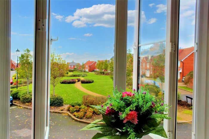 1 Bedroom Flat For Sale In Bramley Drive, Hartley Wintney, Hook, Hampshire, RG27