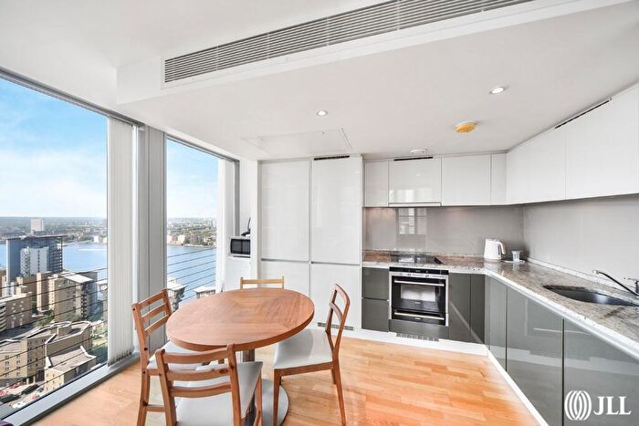 2 Bedroom Apartment For Sale In Landmark West Tower, Marsh Wall, E14