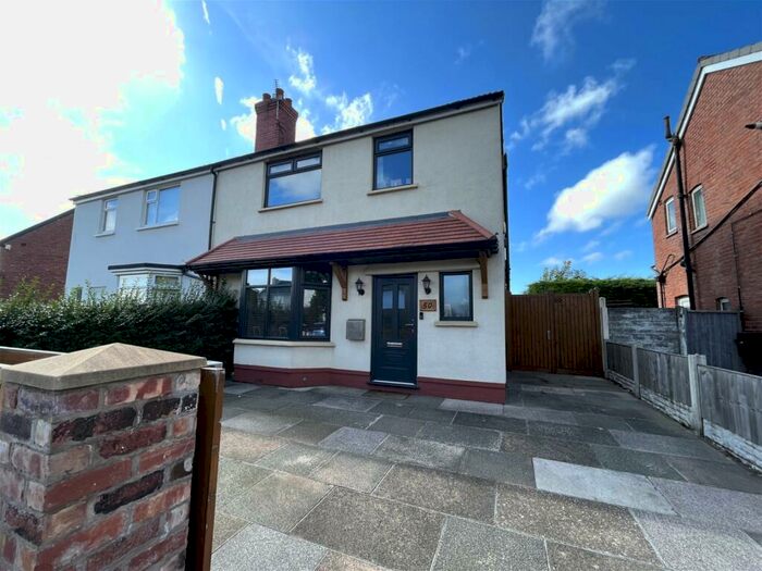 4 Bedroom Semi-Detached House For Sale In Guildford Road, Southport, PR8