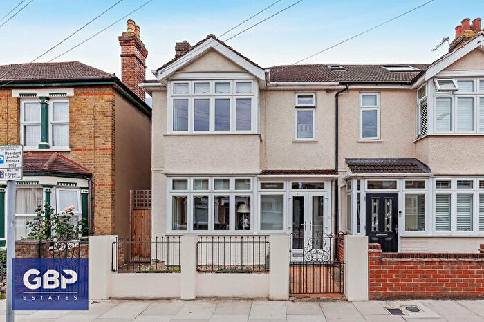 3 Bedroom Terraced House For Sale In Mildmay Road, Romford, RM7