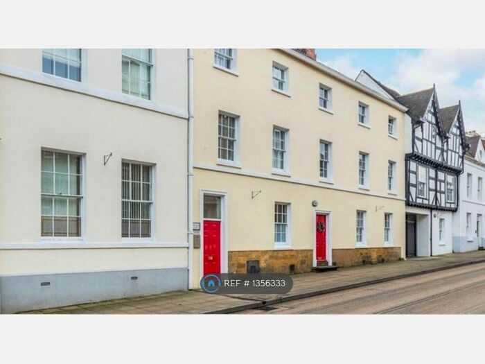 2 Bedroom Flat To Rent In Neville Court, Warwick, CV34