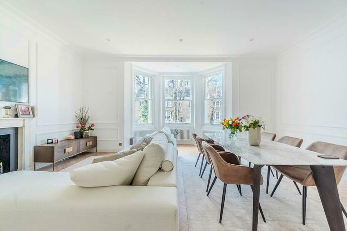 3 Bedroom Flat To Rent In Redcliffe Gardens, Chelsea, London, SW10