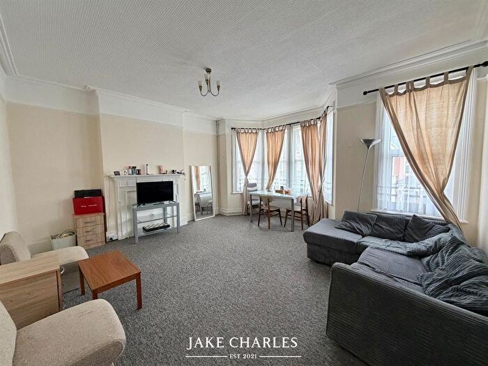 2 Bedroom Flat To Rent In Windsor Road, London, N13