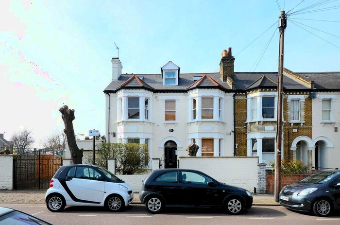 2 Bedroom Flat To Rent In Endlesham Road, Balham, London, SW12