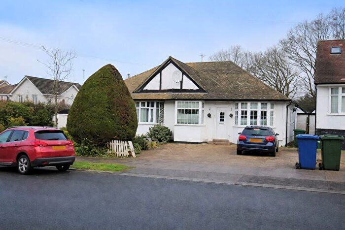 3 Bedroom Flat To Rent In Longfield Avenue, Mill Hill, NW7