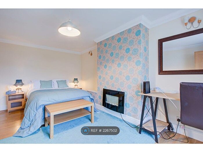 6 Bedroom Semi-Detached House To Rent In Alandale Close, Reading, RG2