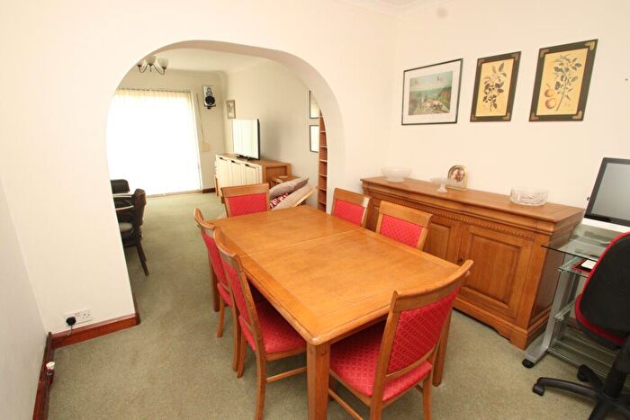 3 Bedroom Semi Detached House For Sale In Hillcrest Road, Orpington, BR6