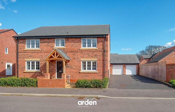 4 Bedroom Detached House For Sale In Pastures Drive, Tidbury Green, B90
