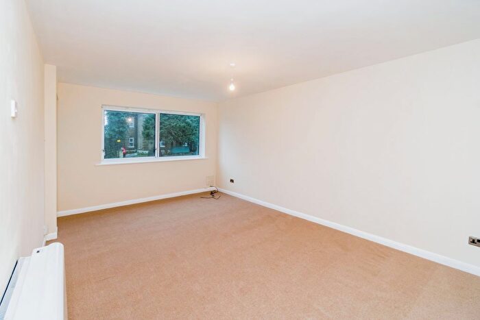 2 Bedroom Flat For Sale In Waterloo Road, Freemantle, Southampton, Hampshire, SO15