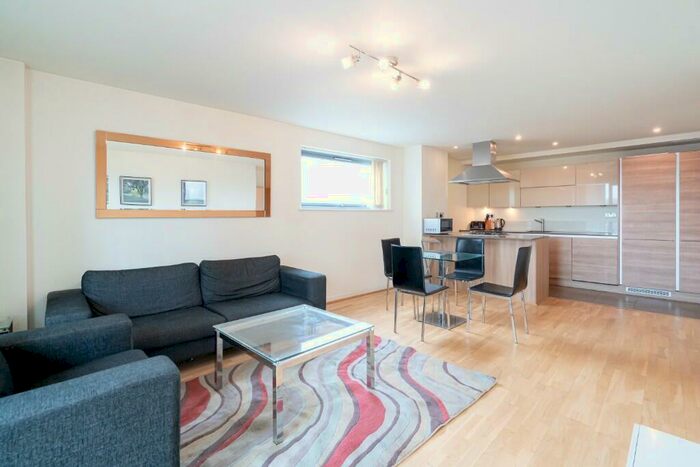 2 Bedroom Apartment To Rent In Crowder Street, London, E1